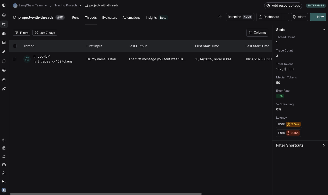 Thread 테이블을 보여주는 LangSmith UI.