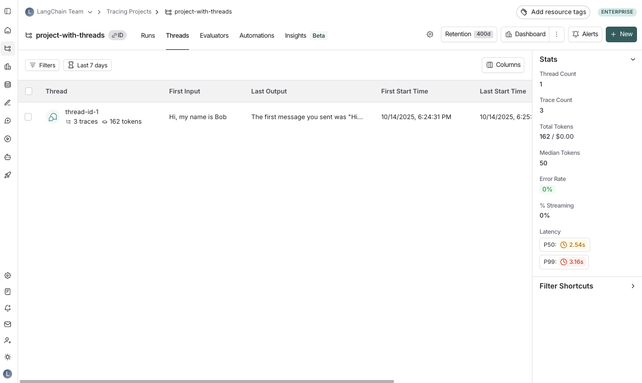 Thread 테이블을 보여주는 LangSmith UI.